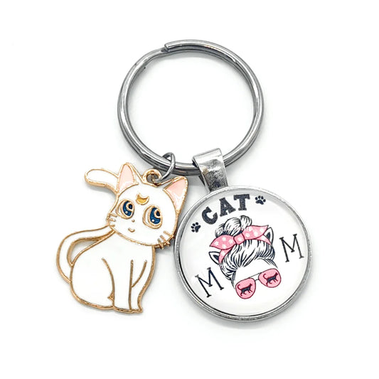 metal key chain that says cat mom and a white cute cat 
